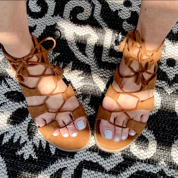 NWOT* OLD NAVY Lace-Up Gladiator Sandals in Cognac - Picture 2 of 14
